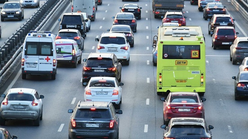 ЦОДД предупредил об осложнениях на дорогах Москвы из-за непогоды