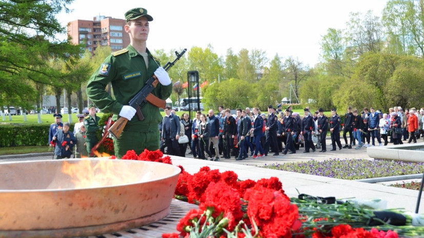 В Петербурге провели траурную церемонию по случаю 75-летия окончания Ленинградской битвы