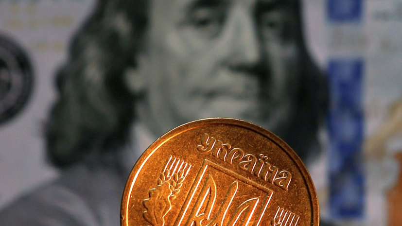 Зеленского призвали сделать доллар национальной валютой