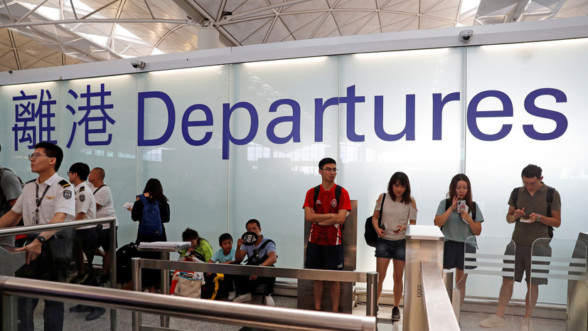 Все авиарейсы из аэропорта Гонконга 12 августа отменены из-за протестов