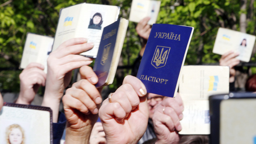 «Под влиянием наивных эмоций»: Зеленский упростил получение гражданства для «преследуемых» россиян