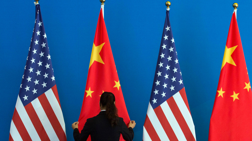 Китай потребовал от США «не совать нос» в дела Гонконга