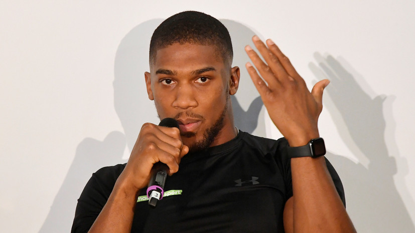 Джошуа назвал экс-чемпиона мира по боксу Льюиса клоуном