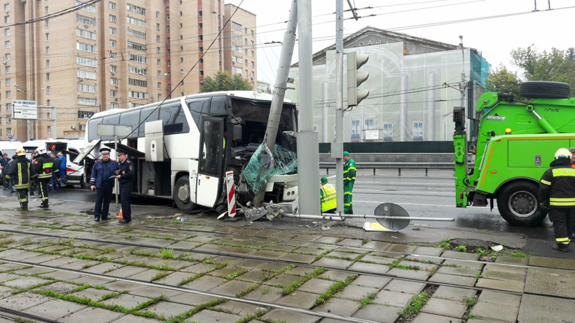 После ДТП с автобусом в Москве госпитализированы 19 человек