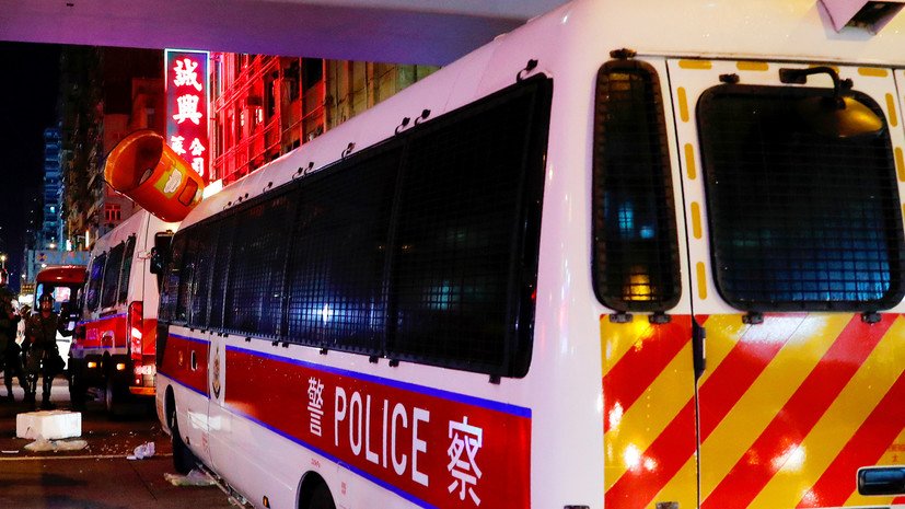 В Гонконге в результате атаки мужчины с ножом пострадали три человека