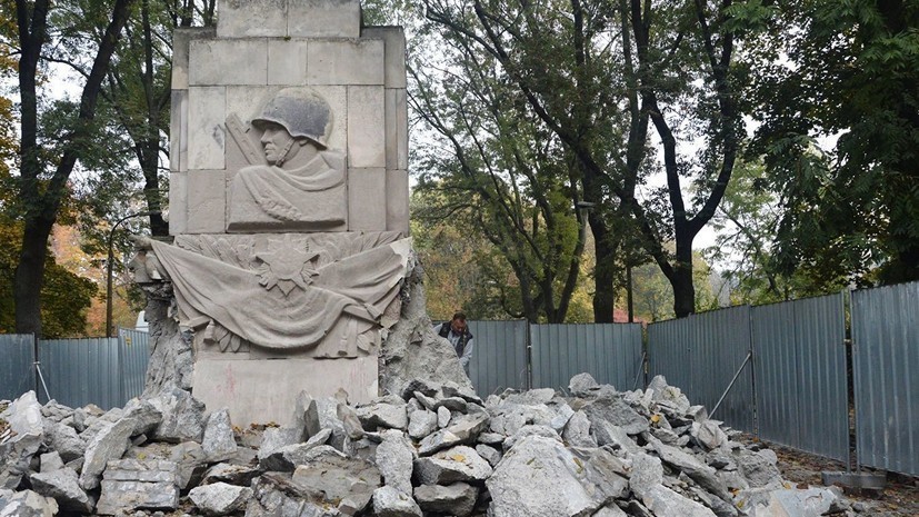 Посол России рассказал о демонтаже более 420 советских памятников в Польше