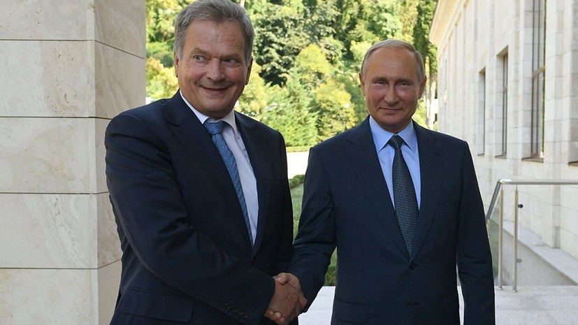 Президент Финляндии начал встречу с Путиным с приветствия на русском