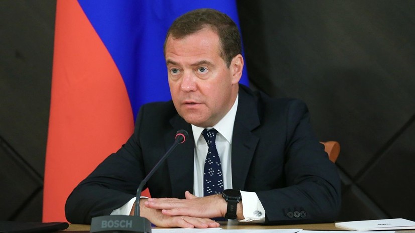 Медведев поделился воспоминаниями о своих уроках труда
