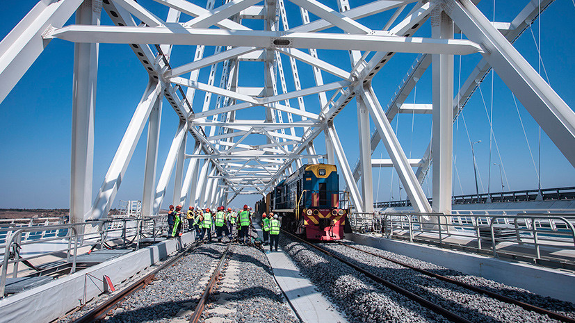 Минтранс: движение поездов по Крымскому мосту откроют по графику