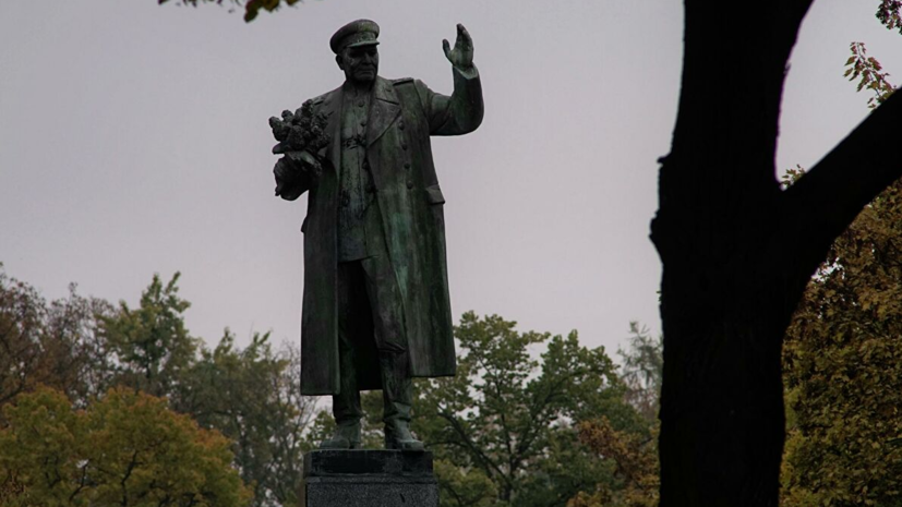 Россия заявила Чехии протест из-за осквернения памятника Коневу в Праге