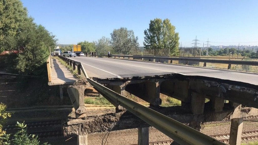 Под Харьковом обрушился автомобильный мост