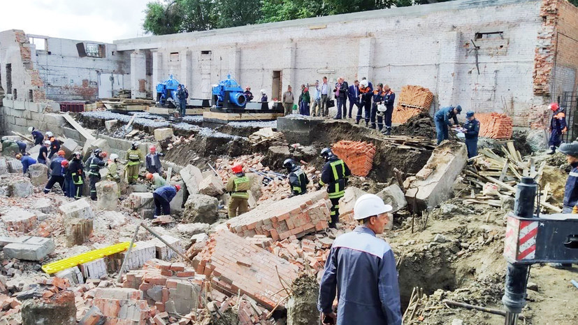 Под завалами обрушившегося здания в Новосибирске могут быть 12 человек