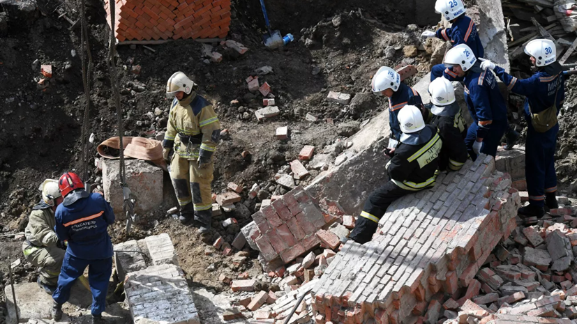 По делу об обрушении здания в Новосибирске задержаны три человека