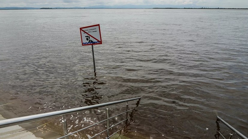 В Хабаровске из-за подъёма уровня воды в Амуре закрыли набережную