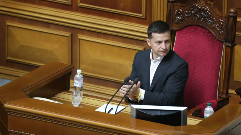 Зеленский предложил наделить украинцев правом вносить законопроекты