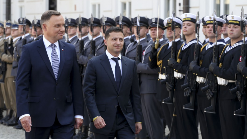 Зеленский предложил создать мемориал примирения с Польшей
