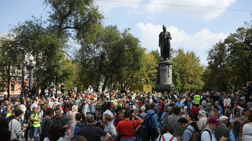 МВД: около 750 человек участвуют в незаконной акции в Москве