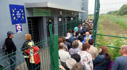 Украинцы на пункте пропуска «Шегини — Медыка» на польско-украинской границе