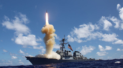 Американский эсминец Fitzgerald участвует в ракетных стрельбах в Тихом океане