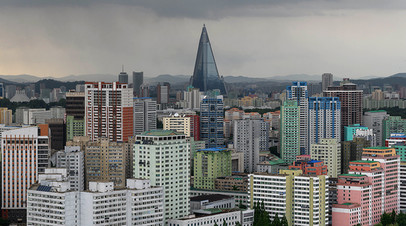 Вид на гостиницу «Рюгён», Пхеньян.
