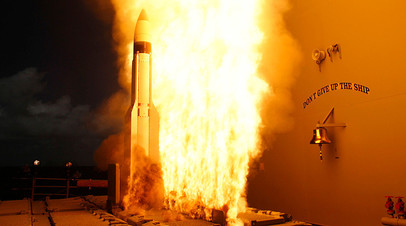 Запуск ракеты RIM-161 Standard Missile (SM-3) с ракетного крейсера во время испытаний Агентства по противоракетной обороне военно-морского флота США