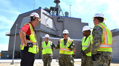 Представители ВМС США на строящейся системе Aegis Ashore в Польше