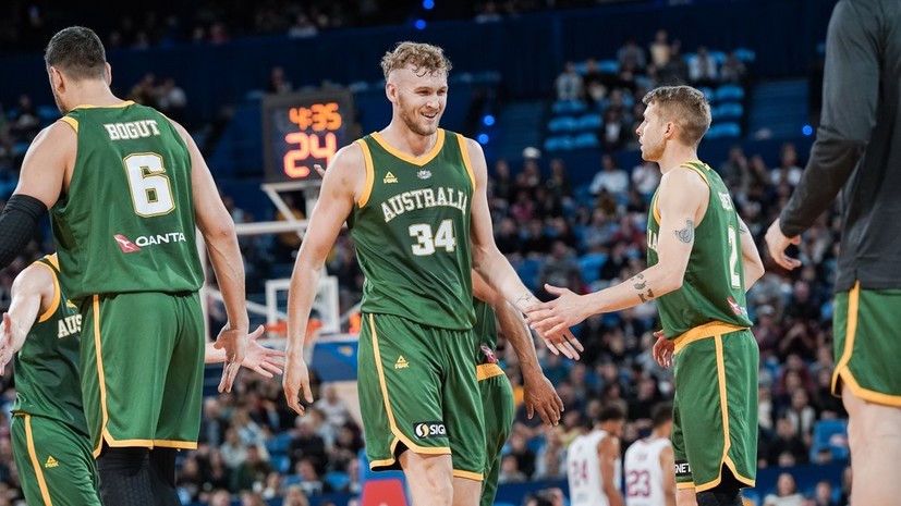 Сборная Австралии по баскетболу одержала победу над Канадой в матче группового раунда КМ