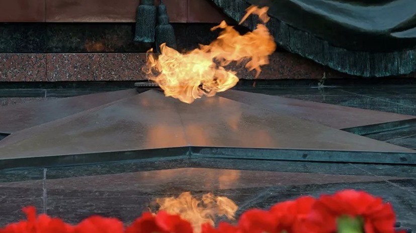 В Любляне зажгли доставленный из Москвы Вечный огонь в память о войне