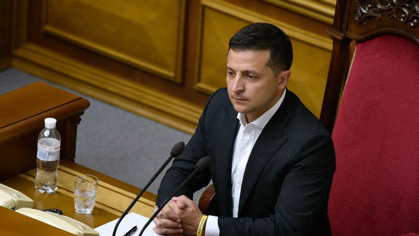 Зеленский поручил разработать план по обороне Украины от агрессии