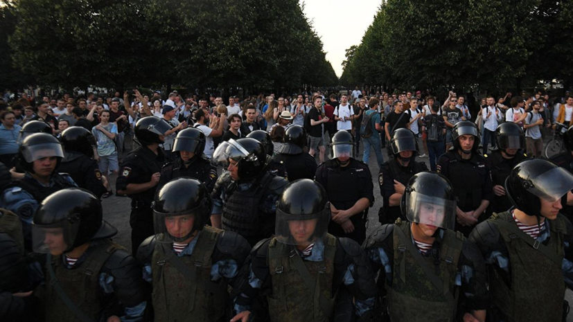 СК просит изменить меру пресечения двум фигурантам дела о беспорядках 27 июля