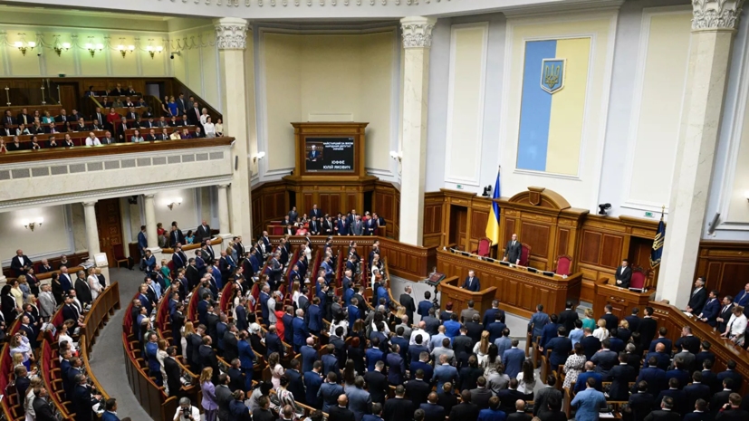 Рада направила законопроект о сокращении числа депутатов в КС