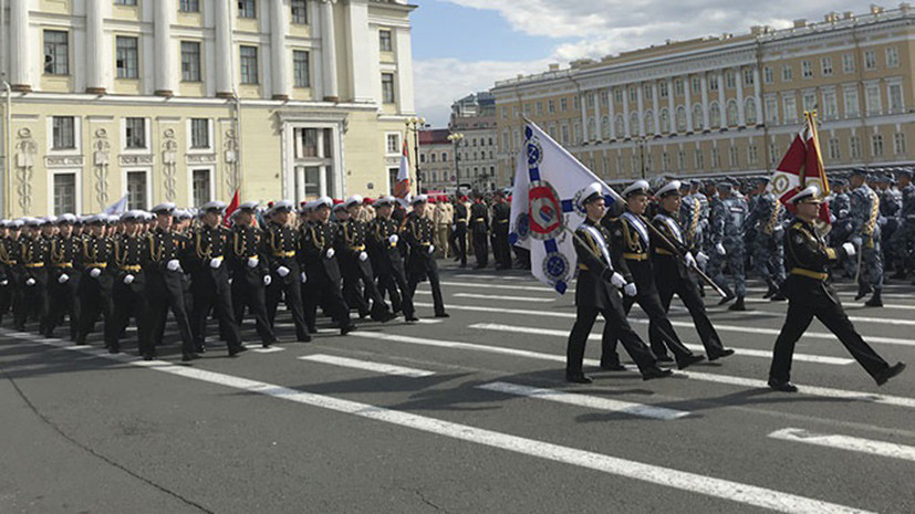 В Петербурге провели генеральную репетицию строевой песни ко Дню российской гвардии