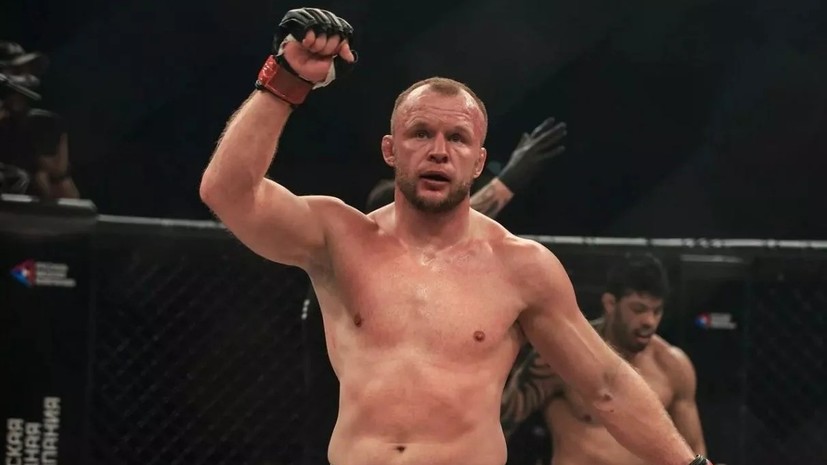 Боец ММА Шлеменко уступил американцу Ханикатту