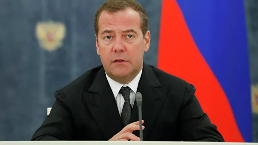 Медведев поздравил москвичей и гостей столицы с Днём города