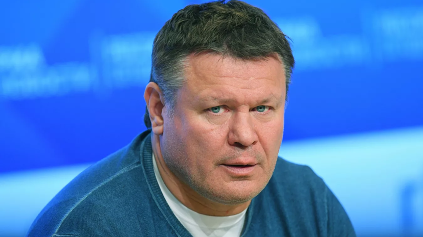 Уайт ответил на вопрос, кто был первым российским чемпионом UFC, Нурмагомедов или Тактаров