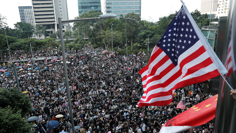 Демонстранты в Гонконге призвали США обеспечить соблюдение их прав