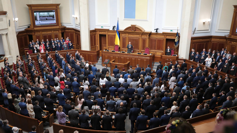 «Удержание симпатий населения»: как закон об импичменте президента может повлиять на украинскую политику