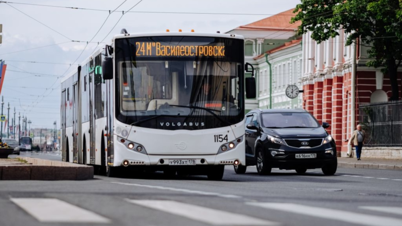 В Петербурге увеличили число автобусных маршрутов с бесплатным аудиогидом