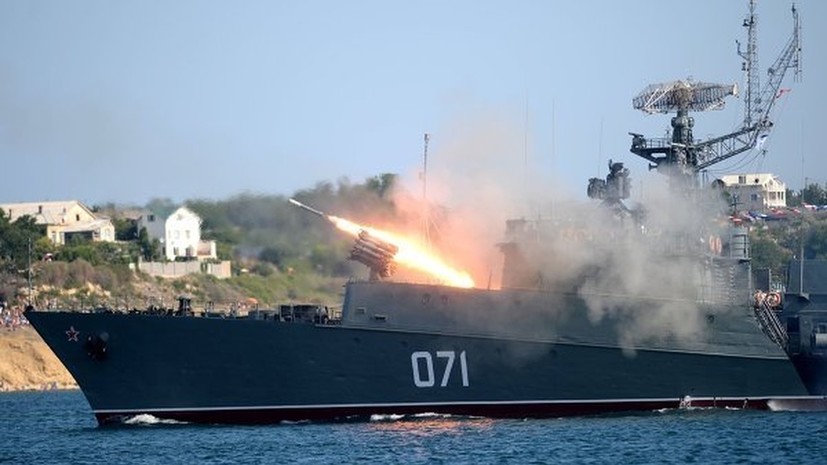 Малые противолодочные корабли ЧФ уничтожили подлодку условного противника