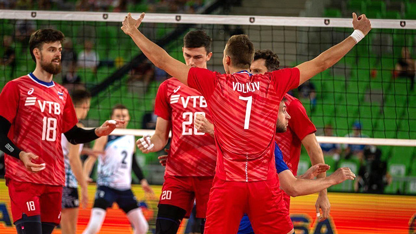Без осечек: мужская сборная России по волейболу вышла в плей-офф ЧЕ с первого места в группе