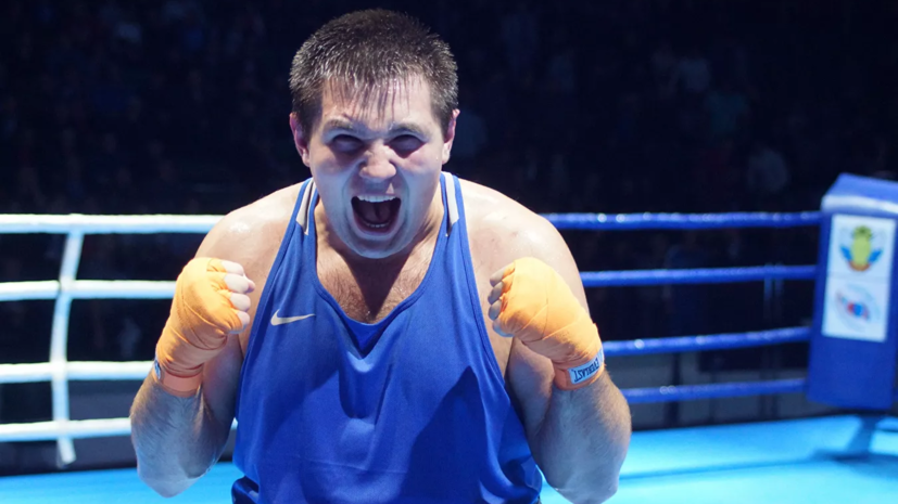 Бабанин вышел в полуфинал ЧМ по боксу благодаря пересмотру результата боя