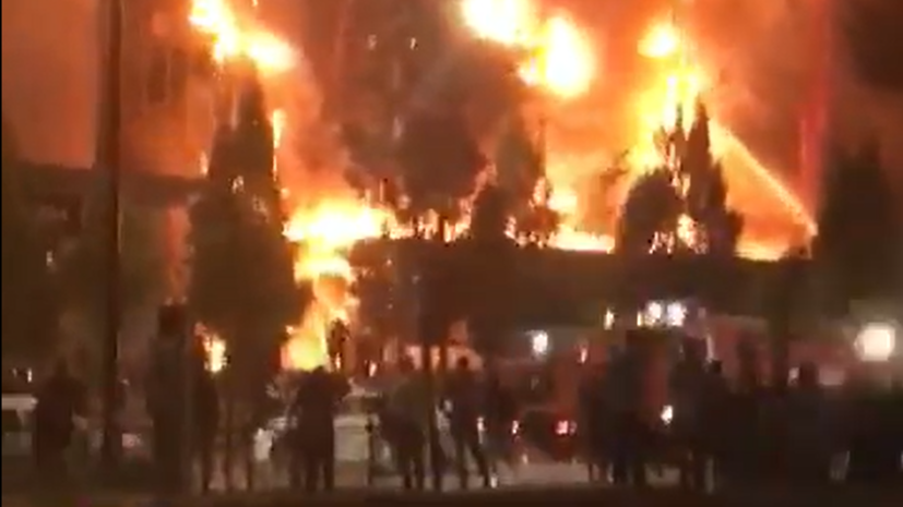 МЧС заявило об отсутствии пострадавших при пожаре в ТЦ в Грозном