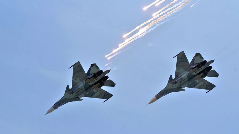 Самолёты России и КНР на учениях нанесли удар по «противнику»