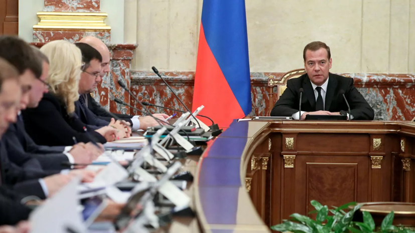 Медведев подписал стратегию развития туризма в России