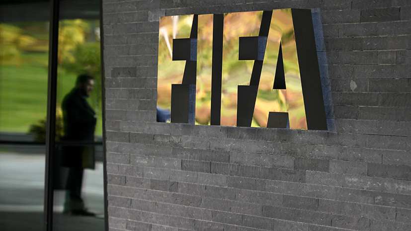 «Правильные шаги по работе с бардаком и хаосом в футболе»: в ФИФА одобрили ограничение выплат агентам и сокращение аренд