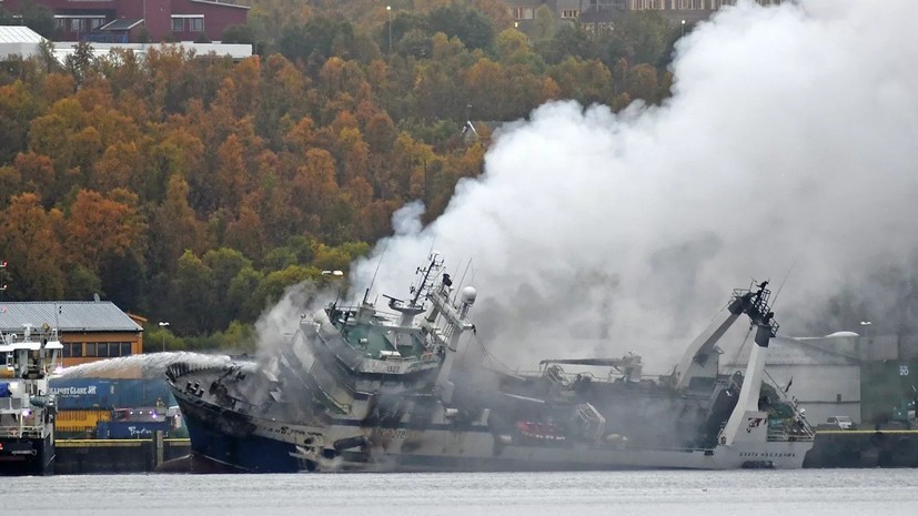Названа причина затопления горящего в Норвегии российского траулера