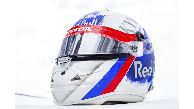 Toro Rosso показала запрещённый FIA шлем Квята для Гран-при России