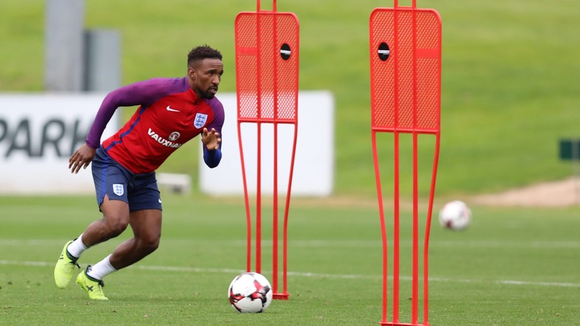 СМИ: Экс-футболист сборной Англии попал в аварию