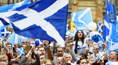 Участники митинга за независимость Шотландии