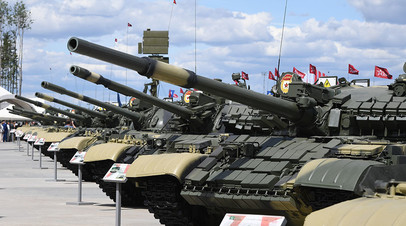 Экспозиция танков на международном военно-техническом форуме «Армия-2019»